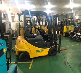 Xe nâng điện 1.5 tấn cũ FB15-12       0973766284