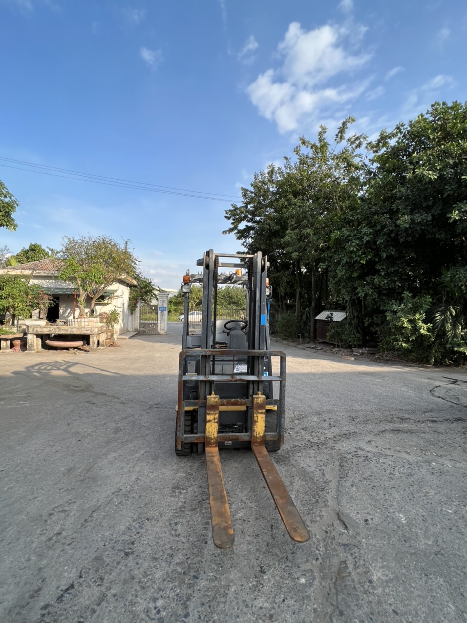 Xe nâng điện 2 tấn