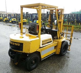 Xe nâng dầu 2 tấn Komatsu FD20L-10   0973766284