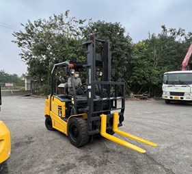Xe nâng điện 3 tấn gật gù FE30-1    0973766284