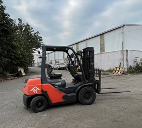 Xe nâng dầu 2.5 tấn Toyota 02-8FD25     0973766284