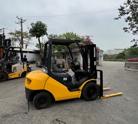 Xe nâng 2.5 tấn Komatsu FD25C-17       0973766284