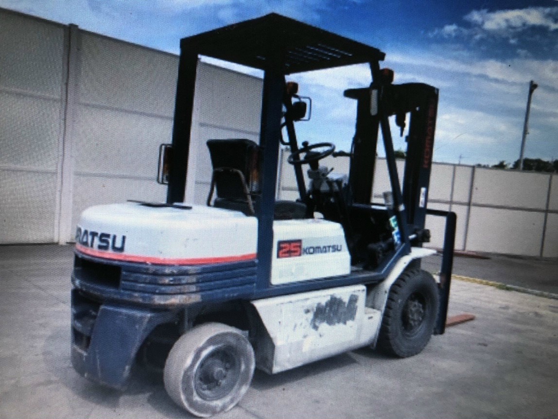 Xe nâng komatsu 2.5 tấn đời -11