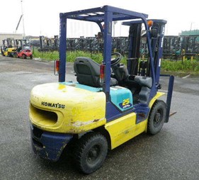 Xe nâng dầu 2.5 tấn chui công FD25T-14      0973766284
