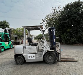 Xe nâng dầu 2.5 tấn số sàn FD25C-14     0973766284