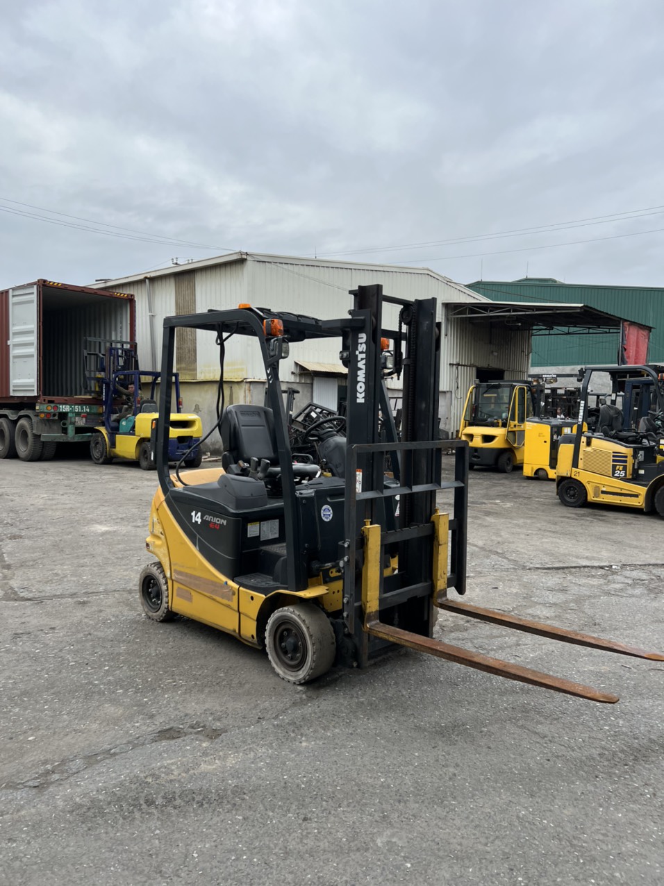 Xe nâng hàng 1.4 tấn