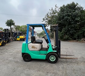 Xe nâng cũ 1.5 tấn FD15 Mitsubishi    0973766284