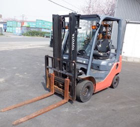 Xe nâng dầu 1.5 tấn TOYOTA 8FD15       0973766284