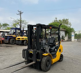 Xe nâng cũ 2.5 tấn chui công ( FD25T-17)       0973766284