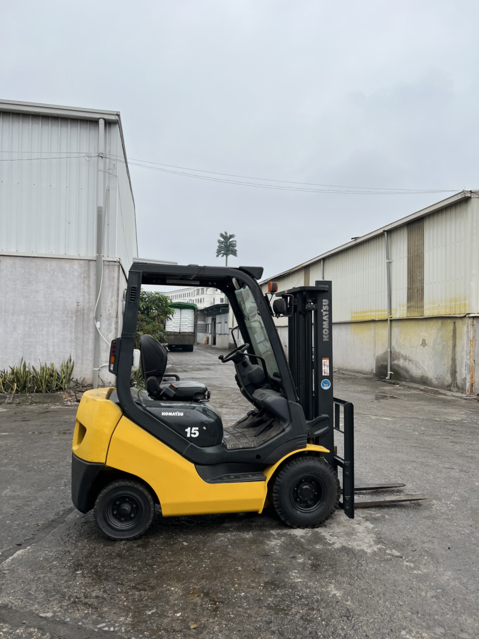 Xe nâng xăng cũ KOMATSU 1.5 tấn