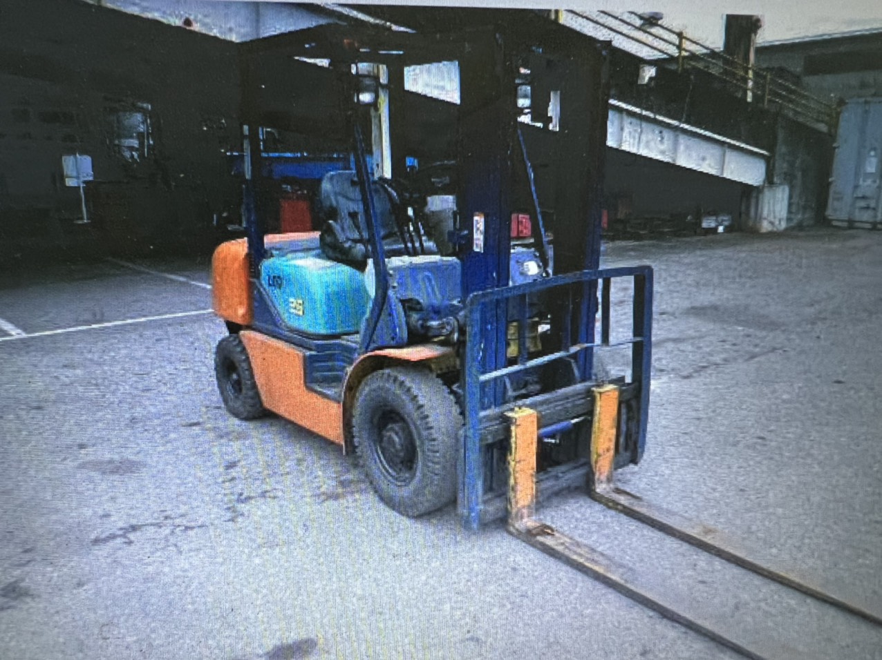 Xe nâng dịch giá