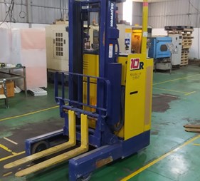 Xe nâng điện đứng lái cũ 1 tấn     FB10RC-10        0973766284