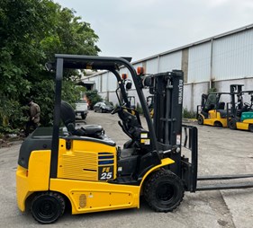 Xe nâng điện Nhật 2.5 tấn cũ    FE25-1       0973766284