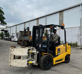 Xe nâng cũ 3 tấn kẹp tròn FE30-1   (Kẹp giấy)          0973766284