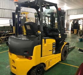 Xe nâng điện cũ 2.5 tấn mâm xoay FE25-1     0973766284