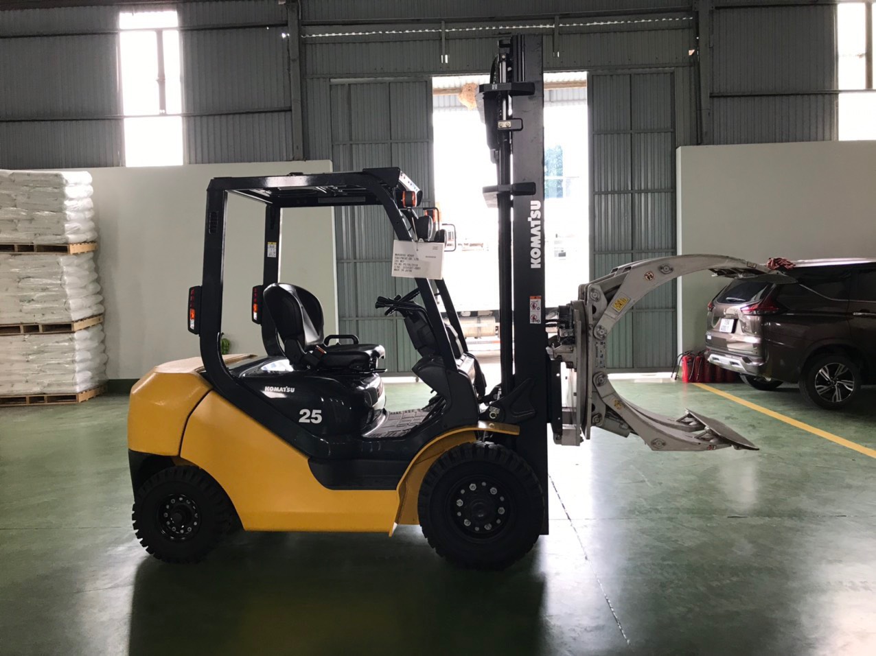 Xe nâng kẹp tròn