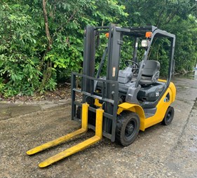 Xe nâng cũ 2 tấn máy dầu FD20T-17                    0973766284