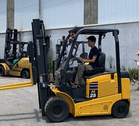 Xe nâng điện 2.5 tấn dịch càng FE25-1        0973766284