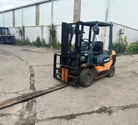 Xe nâng cũ TOYOTA 2.5 tấn    7FD25               0973766284