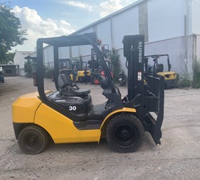 Xe nâng dầu 3 tấn  FD30T-17          0973766284