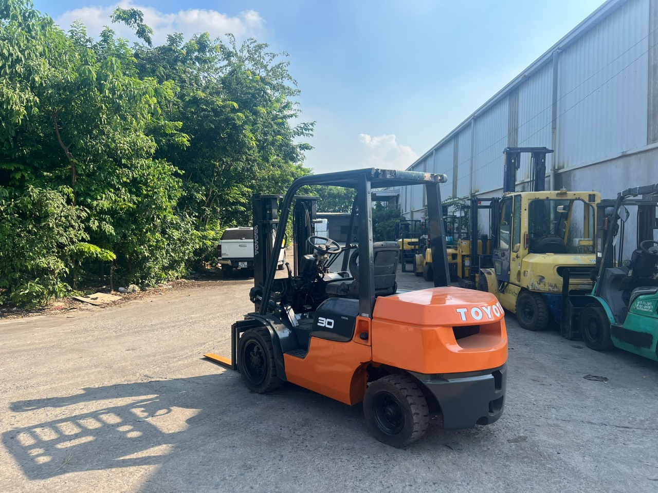 Xe nâng quay đầu