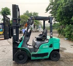 Xe nâng cũ 2 tấn máy dầu FD20T              0973766284