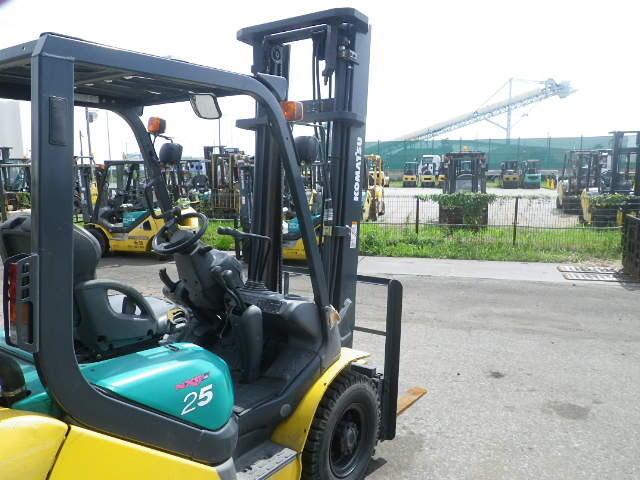 Cabin xe nâng dầu 2.5 tấn