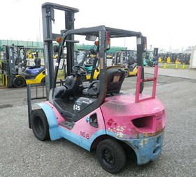 Xe nâng dầu 2.5 tấn đời -17 FD25T-17 (0973766284)