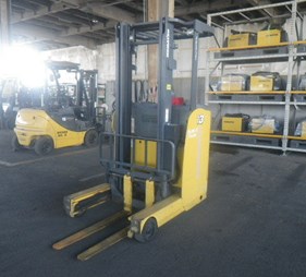 Xe nâng điện cũ 1.3 tấn đứng lái FB13RL-15    0973766284
