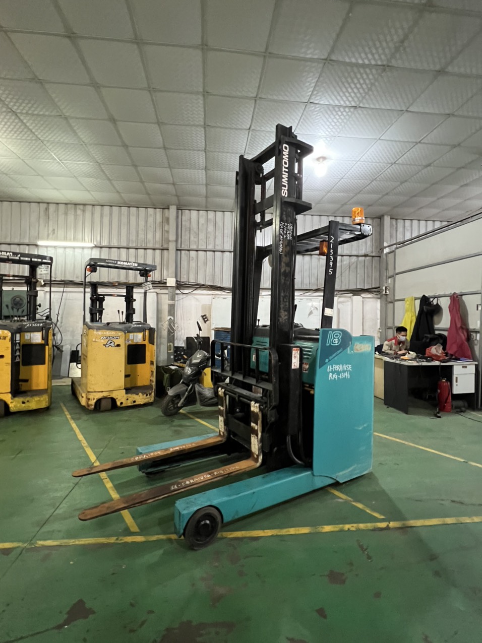 Xe nâng điện đứng lái Sumitomo 1.8 tấn