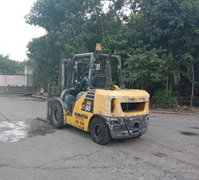 Xe nâng 5 tấn Komatsu cũ FH50-1    (0973766284)