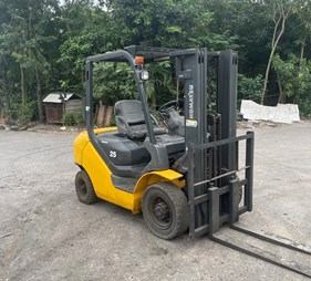 Xe nâng dầu 2.5 tấn đời -17 FD25T-17      (0973766284)