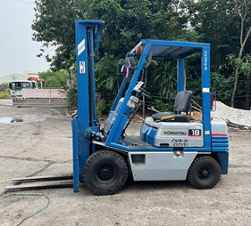 Xe nâng xăng 1.8 tấn 3 ty 3 lao FG18-15