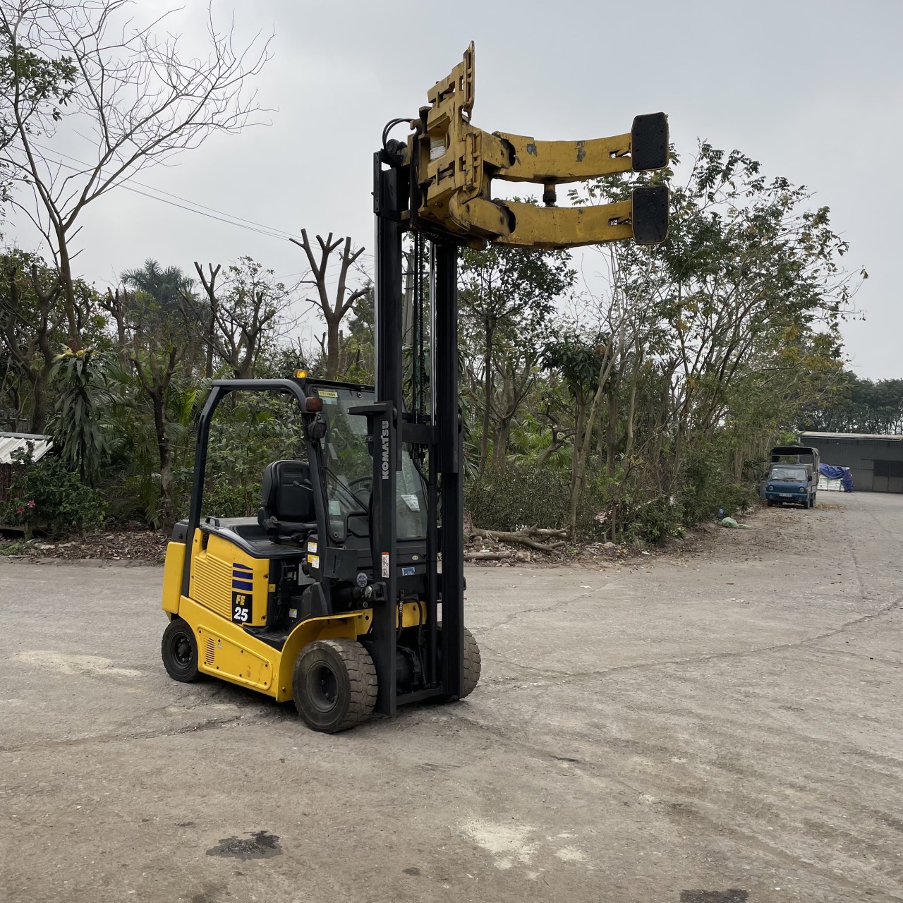 Xe nâng điện 2.5 tấn kẹp giấy