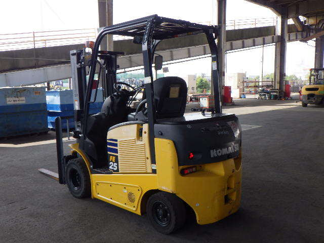 Xe nâng điện cũ 2.5 tấn