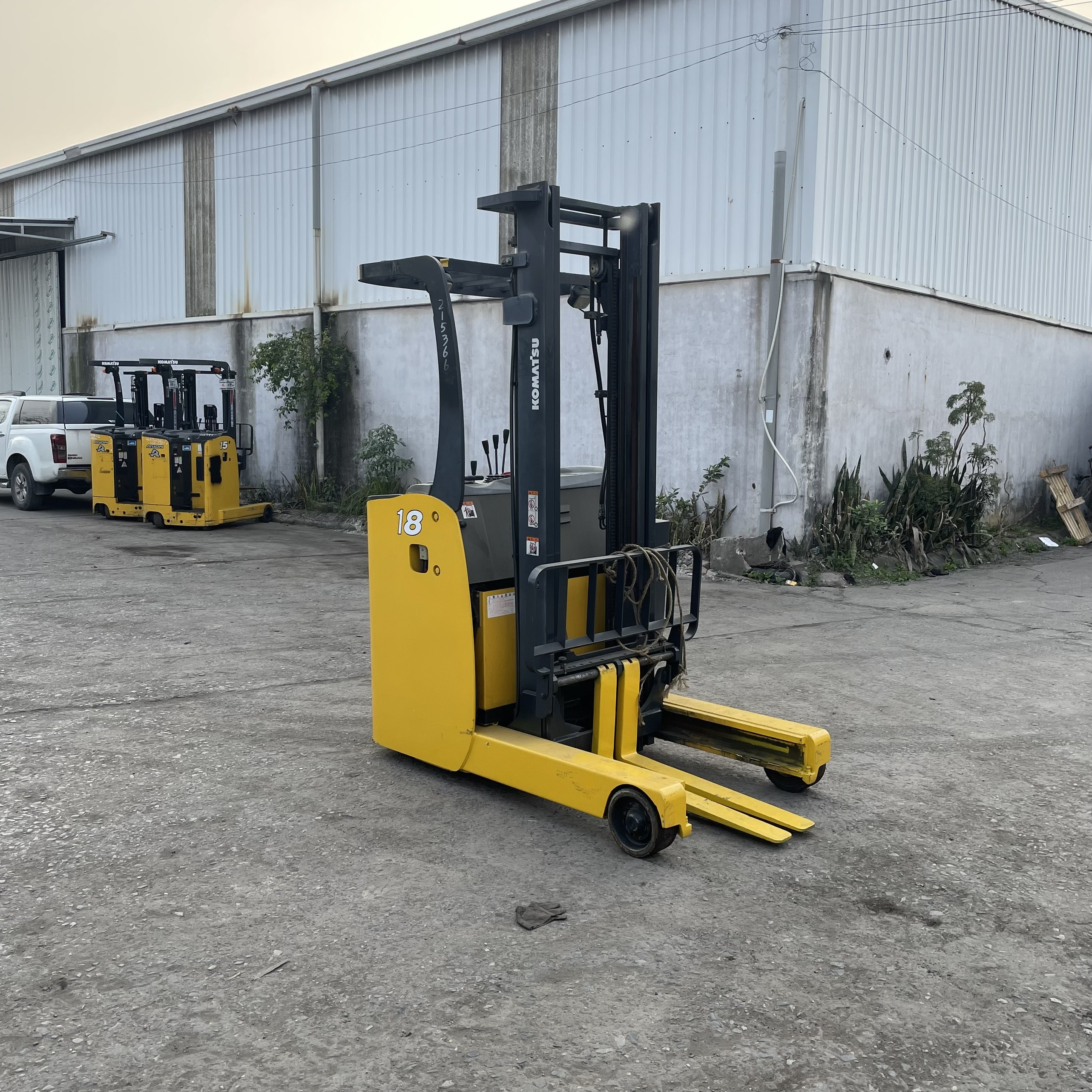 Xe nâng điện đứng lái 1.8 tấn