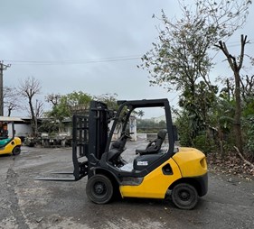 Xe nâng dầu 2.5 tấn Komatsu FD25T-17    (0973766284)