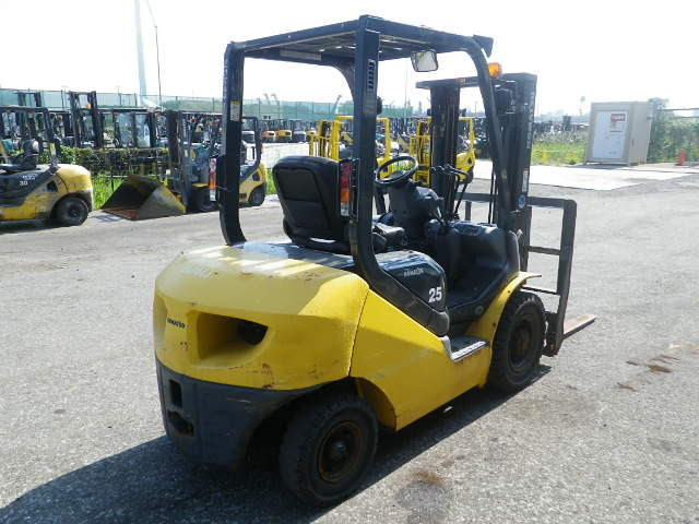 Xe nâng xăng 2.5 tấn gật gù