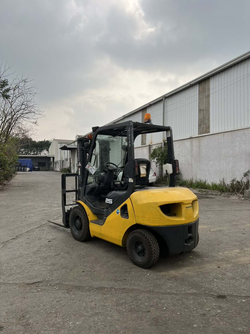 Xe nâng xăng cũ 2.5 tấn