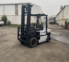 Xe nâng 2.5 tấn Komatsu đời -11  FD25T-11   (0973766384)
