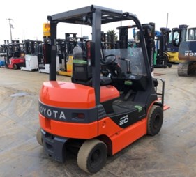 Xe nâng điện 2 tấn Toyota  8FBL20    (0973766284)