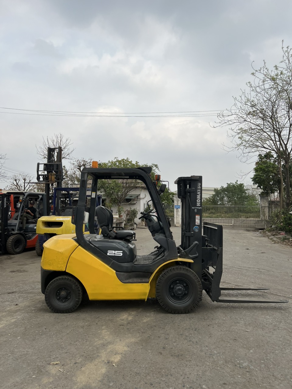 Xe nâng xăng 2.5 tấn