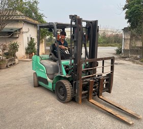 Xe nâng Mitsubishi 2 tấn máy dầu FD20    (0973766284)