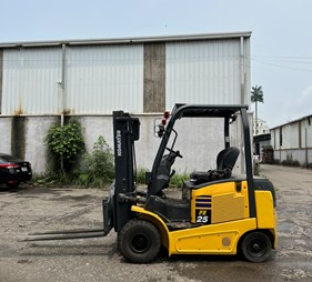 Xe nâng 2.5 tấn máy điện Komatsu FE25-1  (0973766284)