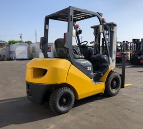 Xe nâng dầu 2.5 tấn đời -17 FD25T-17   (0973766284)