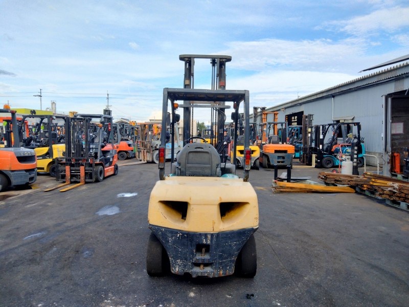 Xe nâng dầu cũ 2.5 tấn