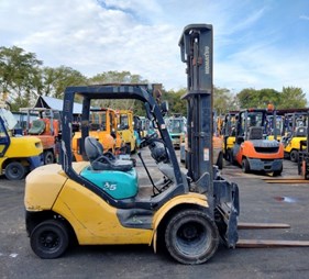 Xe nâng 2.5 tấn máy dầu Komatsu FD25C-15  (0973766284)