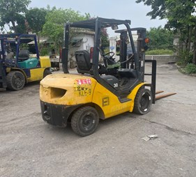 Xe nâng dầu 3 tấn chui công FD30T-17    (0973766284)