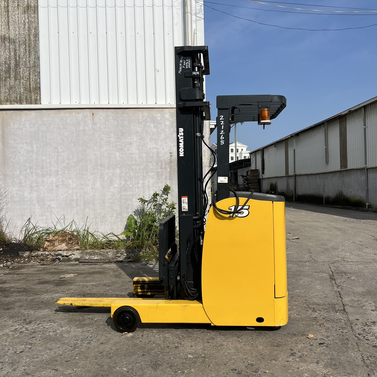 Xe nâng 1.5 tấn đứng lái