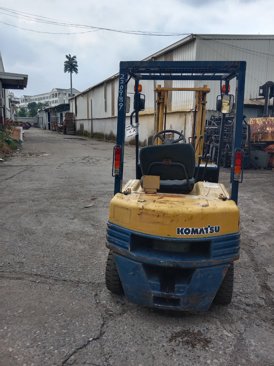 Xe nâng 1.5 tấn xăng